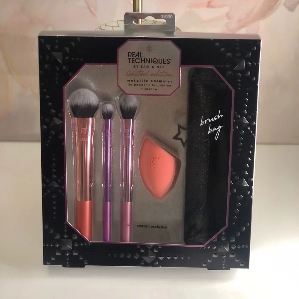 Real Techniques by Sam $ Nic makeup brush set